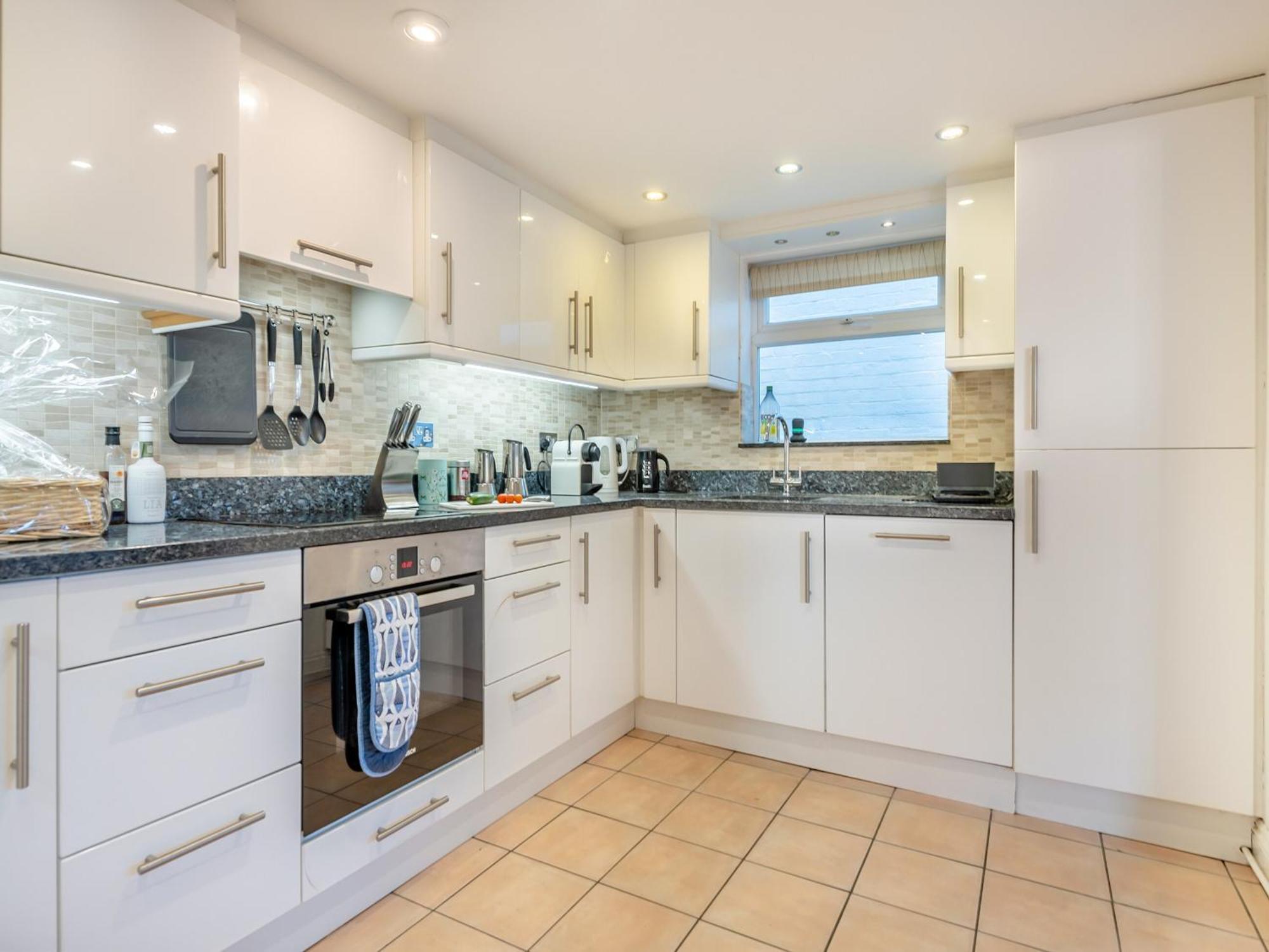 Kings Lea Villa Lymington Exterior photo