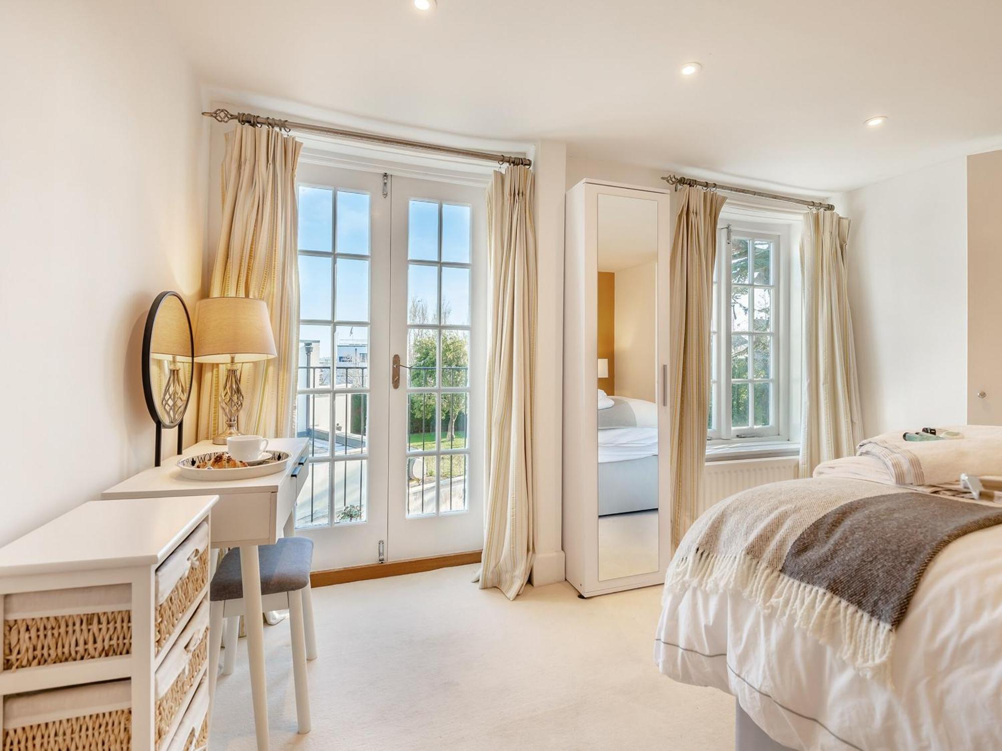 Kings Lea Villa Lymington Exterior photo
